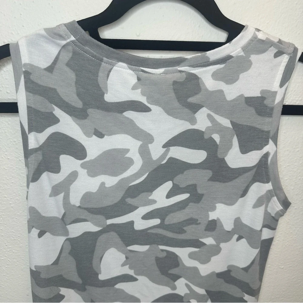 Cable & Gauge White & Gray Camo Blouse Size Small